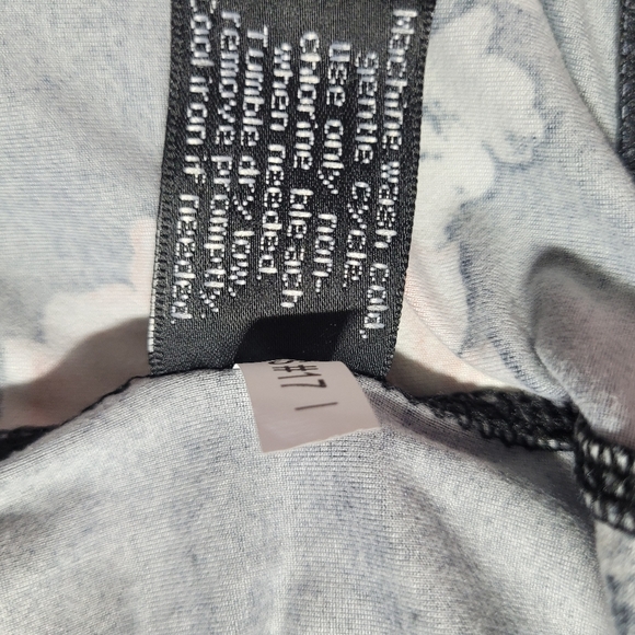 Lidy super soft floral capris size  SZ-L/XXL black multi-flowered legging - Picture 6 of 8